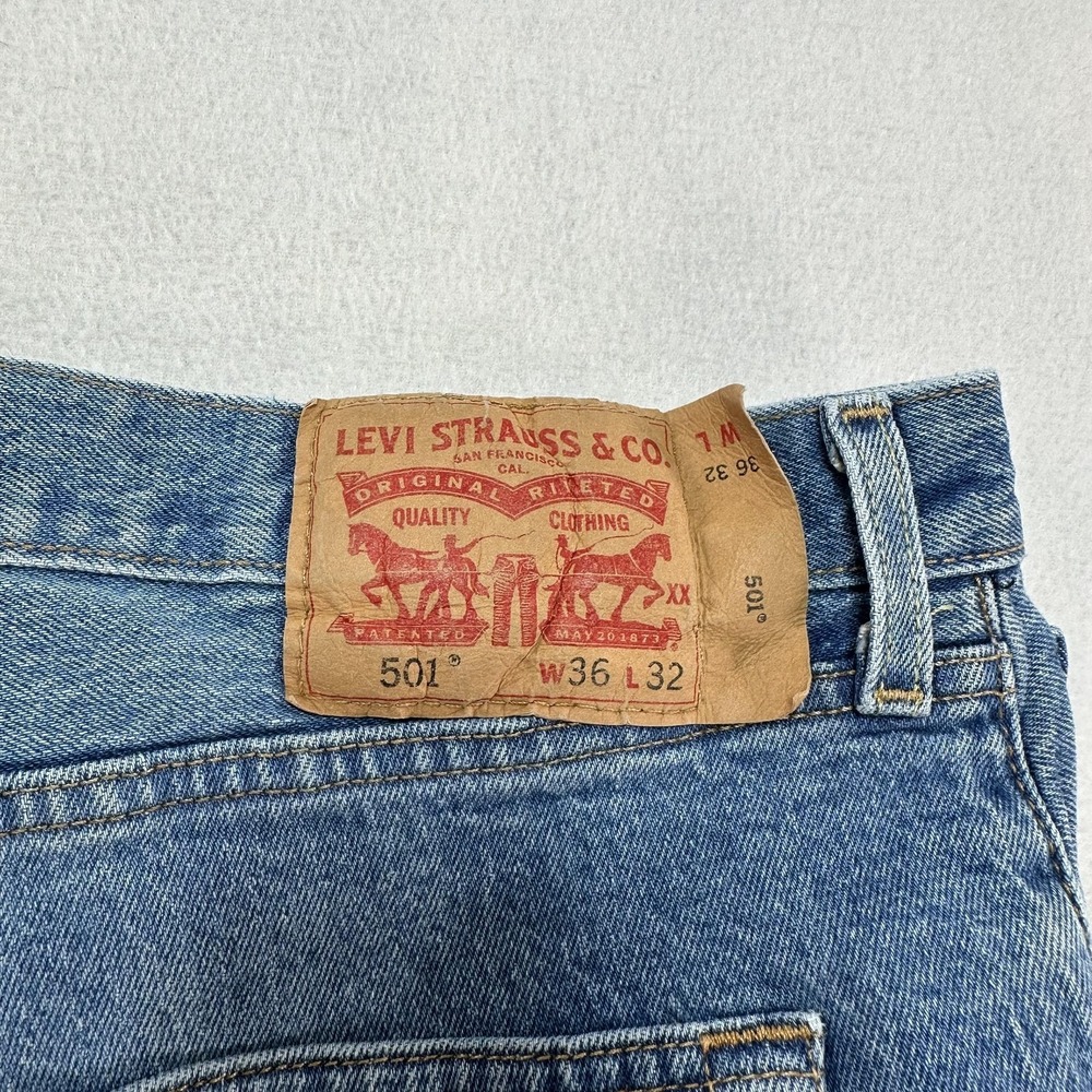 Levi's 501 Jeans Mens 36x31 Blue Regular Straight Denim Button Fly Casual Modern - Picture 7 of 14